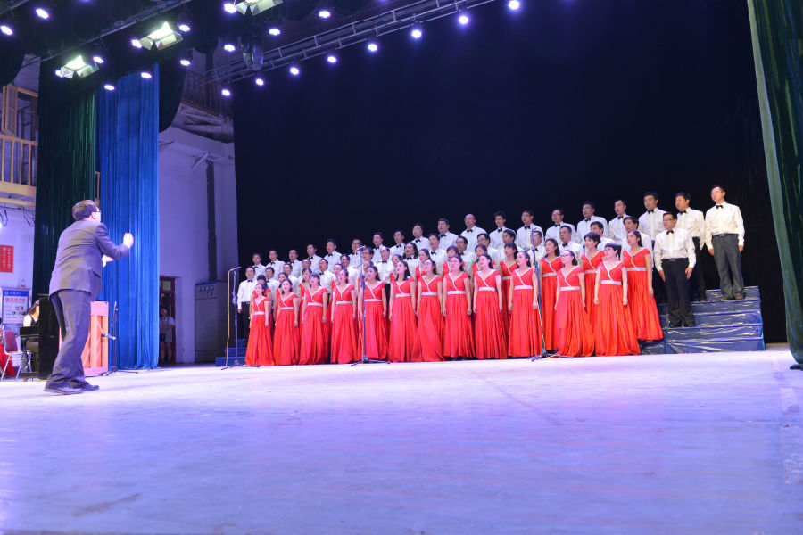 麻豆传媒映画
教职工参加学校合唱比赛.jpg